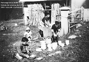 COLO JEUNE FRANCE 1953 vaisselle a la fontaine